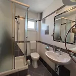 4 Delfina * Рогозница