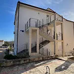 4 Delfina Апартаменты Рогозница
