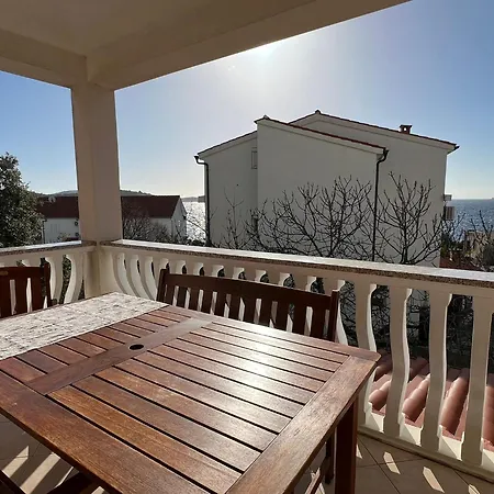 Lägenhet 4 Delfina *