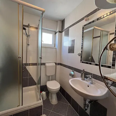 4 Delfina * Rogoznica (Sibenik-Knin)