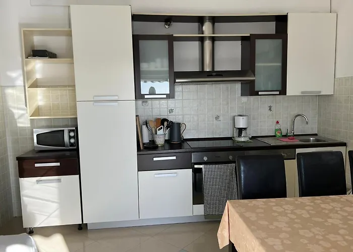 4 Delfina * Rogoznica (Sibenik-Knin)