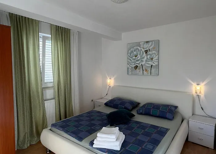 Apartman 4 Delfina *