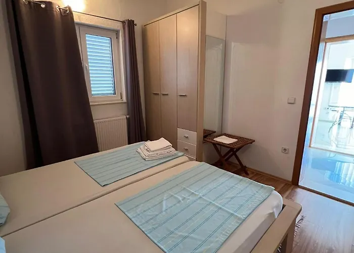 4 Delfina * Rogoznica (Sibenik-Knin)