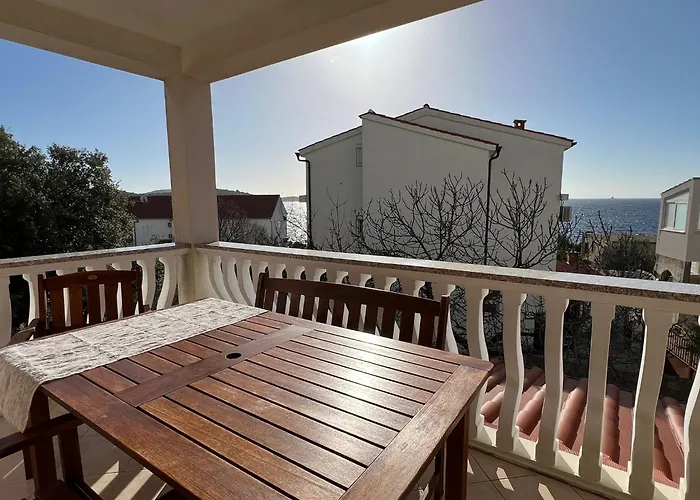 Apartman 4 Delfina *