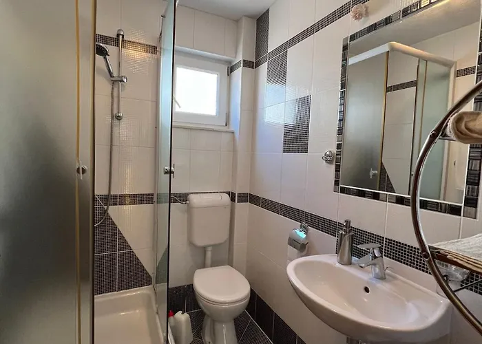 4 Delfina * Rogoznica (Sibenik-Knin)